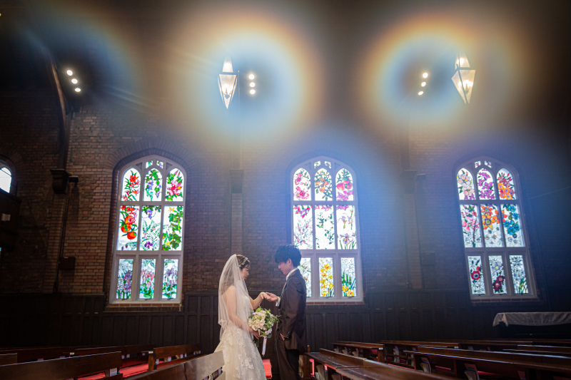 虹色の光に包まれて