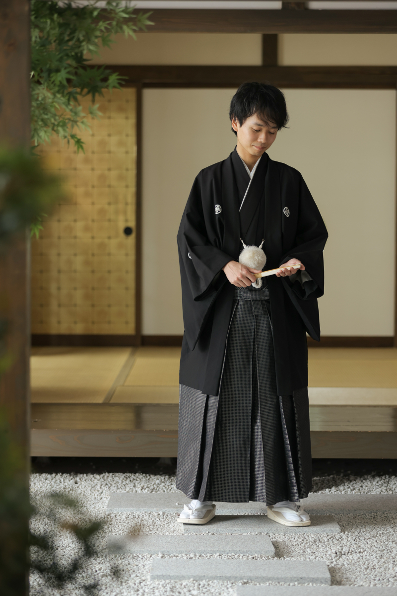 新郎様には扇子を