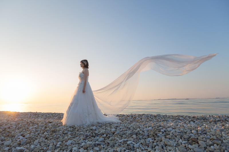 夕日に透けるチュール