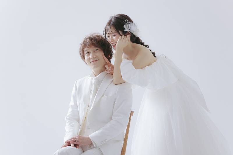 新婦様から新郎様へ、かまって!のほっぺツンツン♡