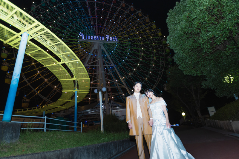 最後はまるで絵本にでてきそうな夜の遊園地の写真!