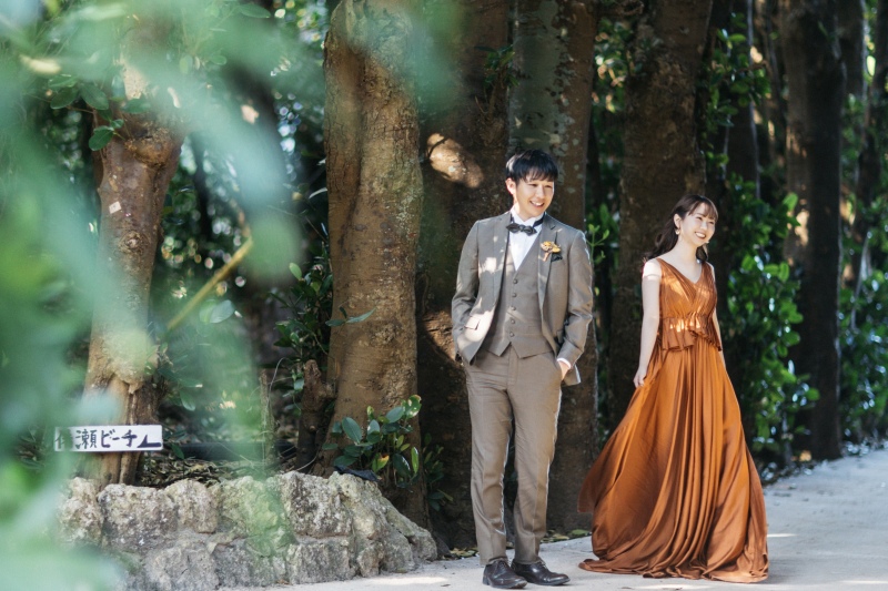 緑のトンネルと光が織りなす幻想的な世界