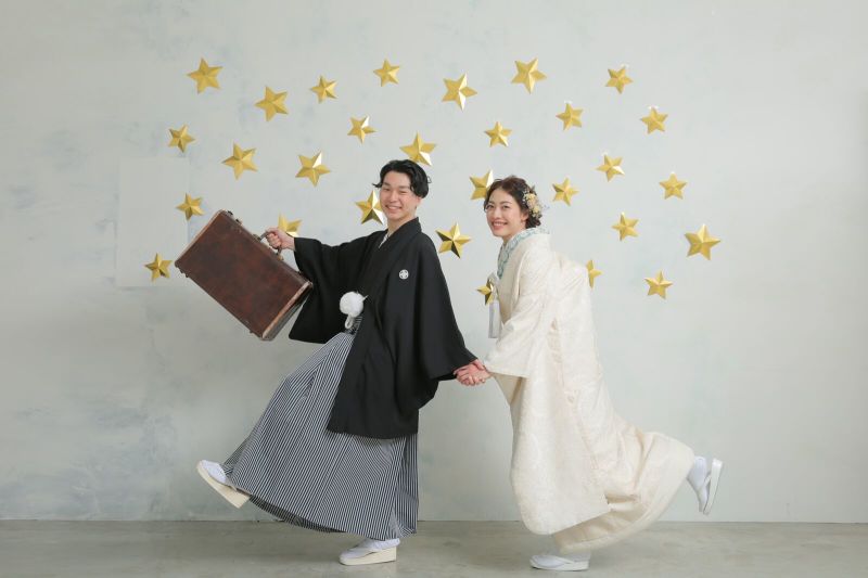 トランク片手に新婚旅行！？