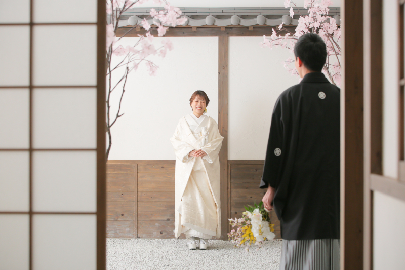 背中で語る新郎様