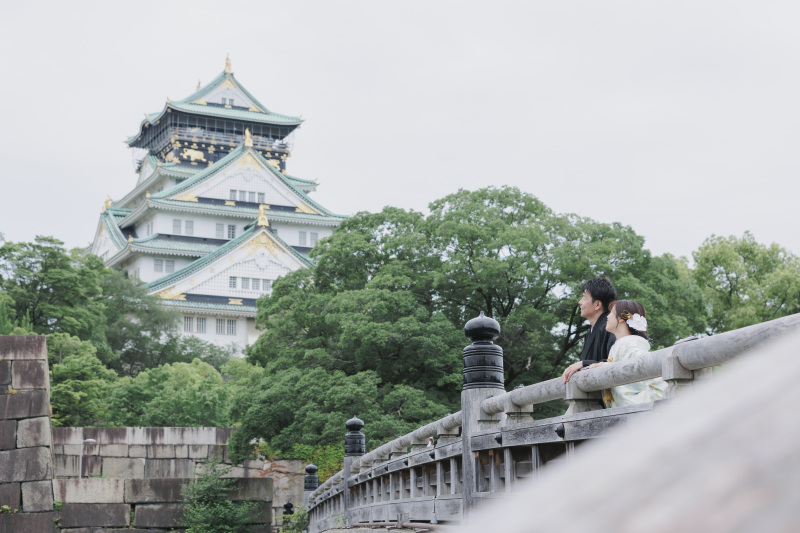 大阪城を眺める