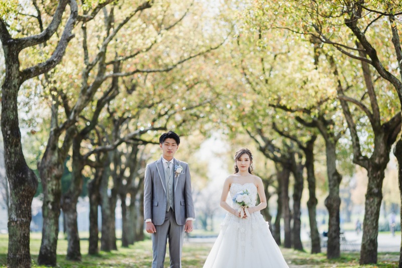 まずは並木道で立ち姿♪