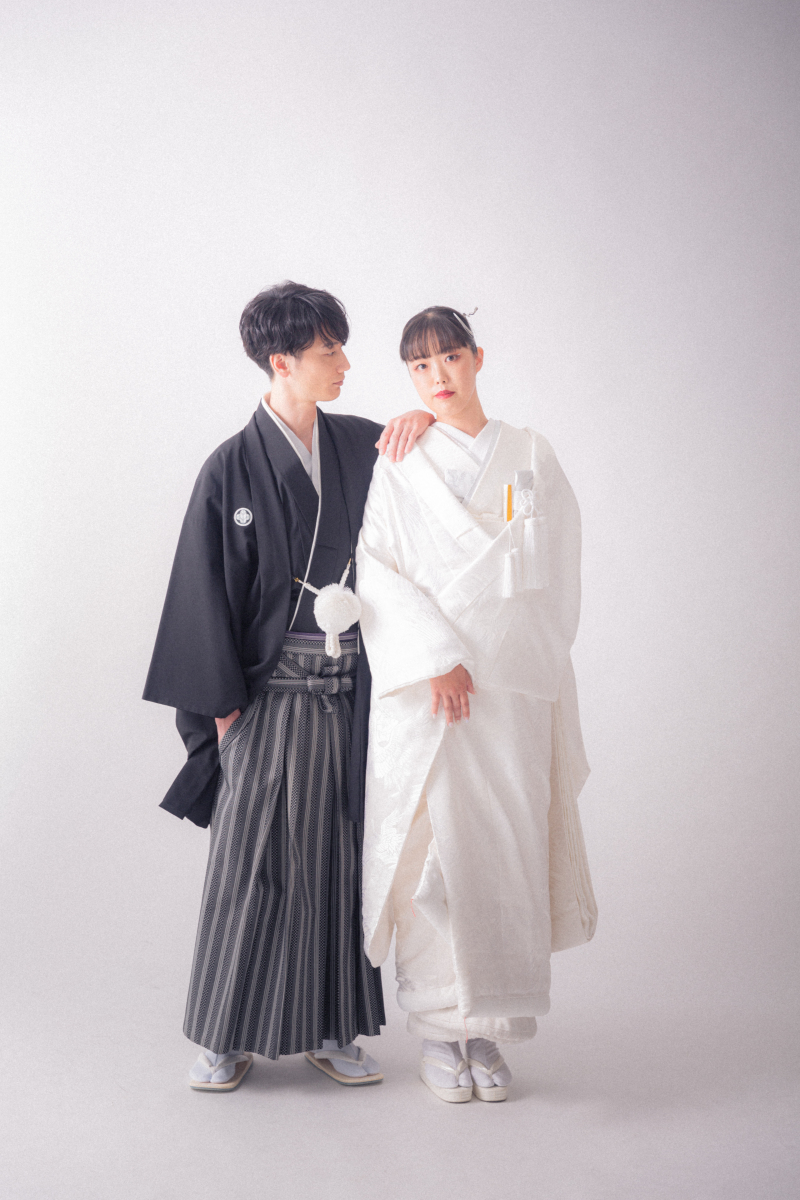 真っ白な背景でお二人のショット