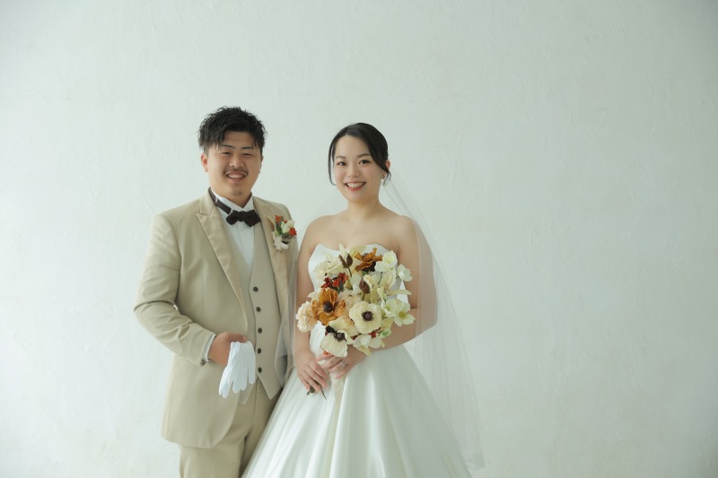 ガラリと雰囲気の変わるドレス&タキシード