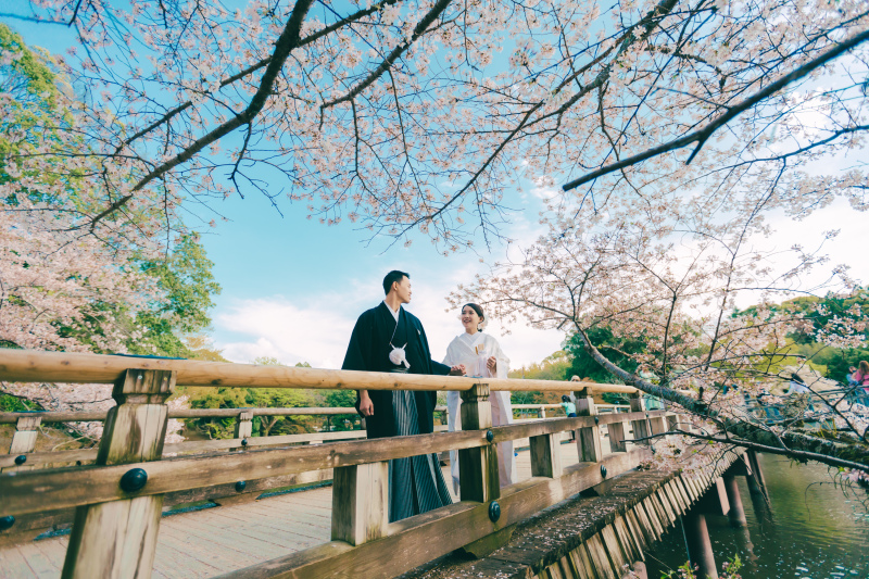 浮見堂の橋にたって