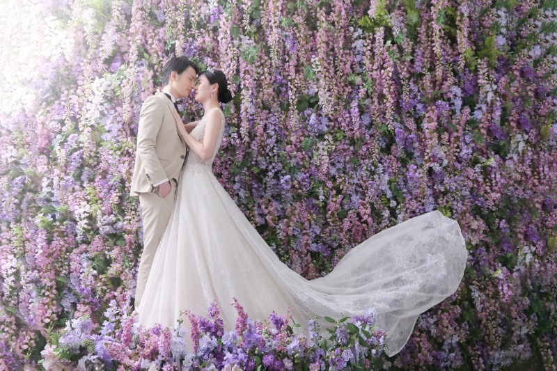 ボリュームドレスをなびかせて