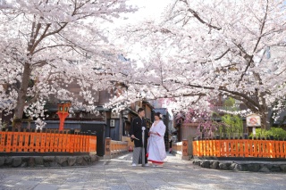 ◇京都エリア【祇園ロケーション】衣装+ヘアメイク+髪飾り+草履/写真全データ納品/レタッチ修正