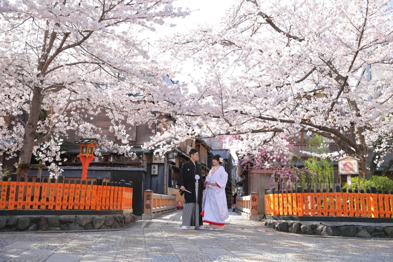 ◇京都エリア【祇園ロケーション】衣装+ヘアメイク+髪飾り+草履/写真全データ納品/レタッチ修正