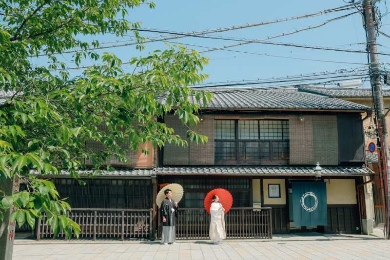 ◇京都エリア【祇園ロケーション】衣装+ヘアメイク+髪飾り+草履/写真全データ納品/レタッチ修正