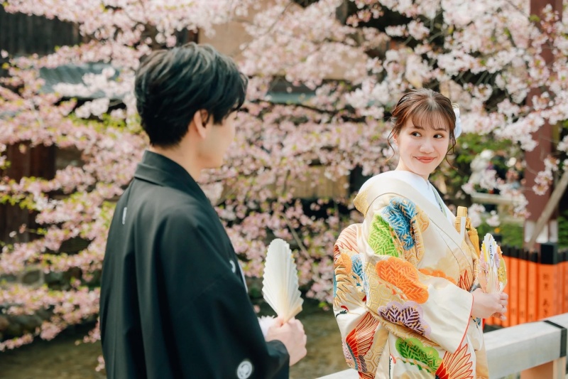 ◇京都エリア【祇園ロケーション】衣装+ヘアメイク+髪飾り+草履/写真全データ納品/レタッチ修正