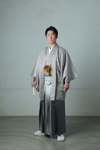 紋付：ベージュ　袴：グラデーション