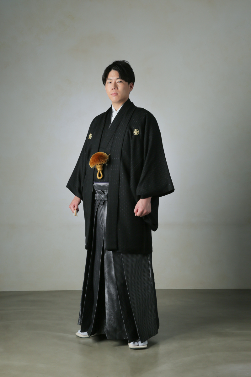 紋付：正絹黒　袴：黒格子