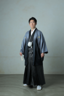 紋付：グレーグラデーション　袴：黒格子