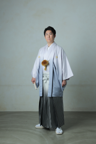 紋付：白グラデーション　袴：グラデーション