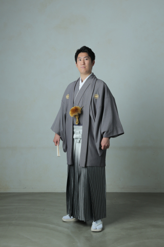 紋付：グレー　袴：グラデーション