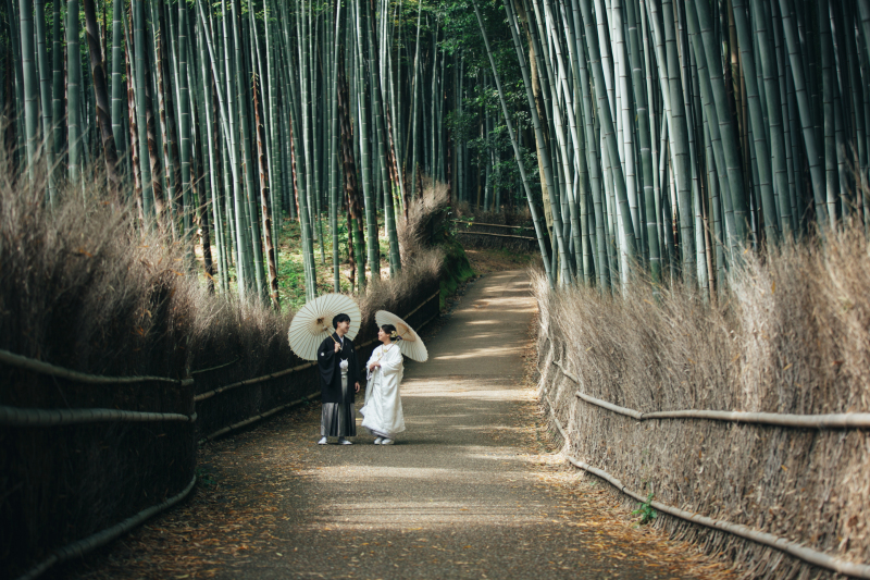嵐山で屋形船と寿車