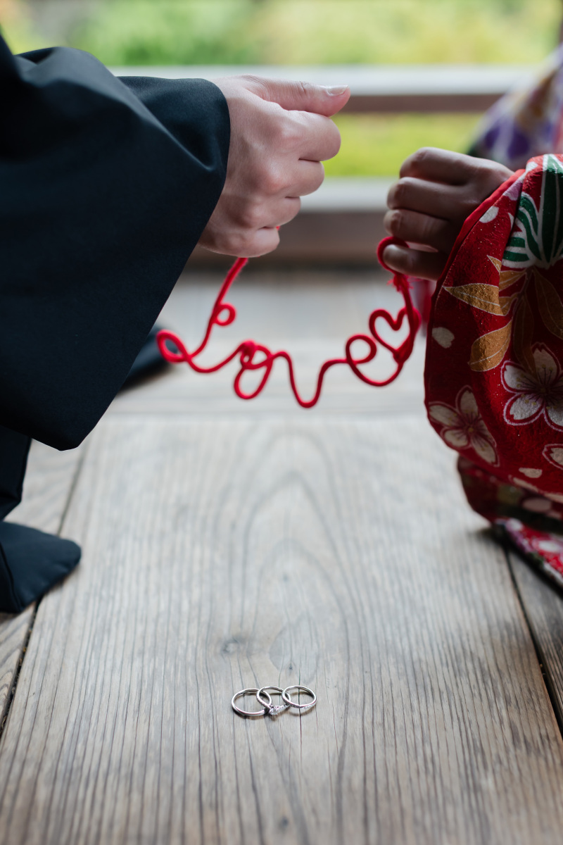 お二人がお持ちくださった小物を用いての撮影。