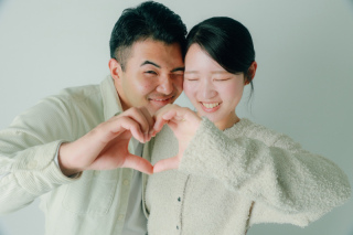 洋装スタジオでの入籍フォト