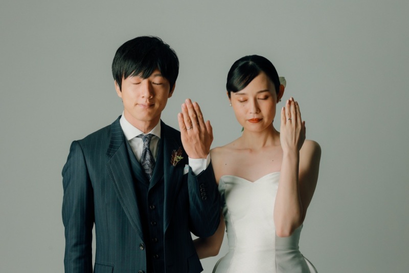 お二人と指輪のショット