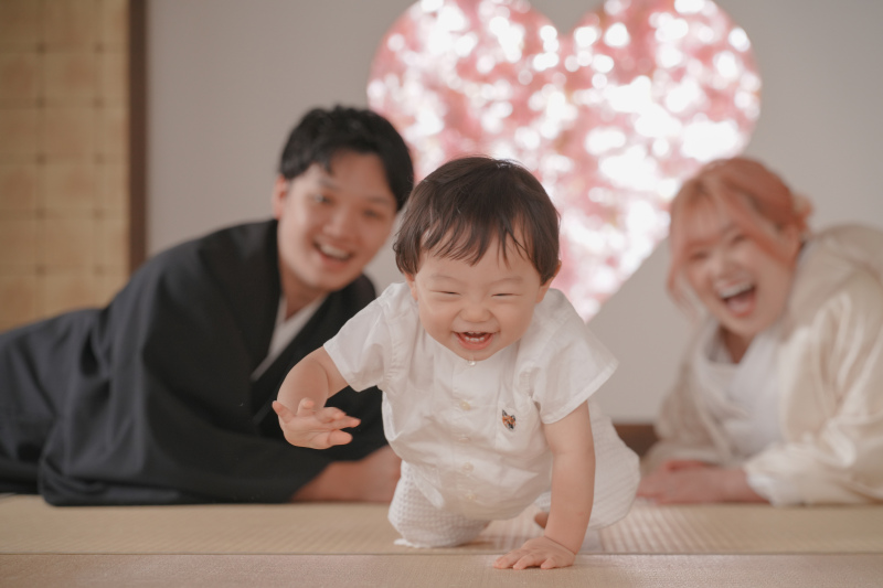 ハイハイ見ててね♪