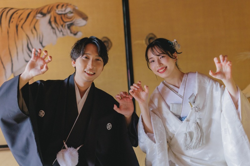 虎の真似をしてガオー!