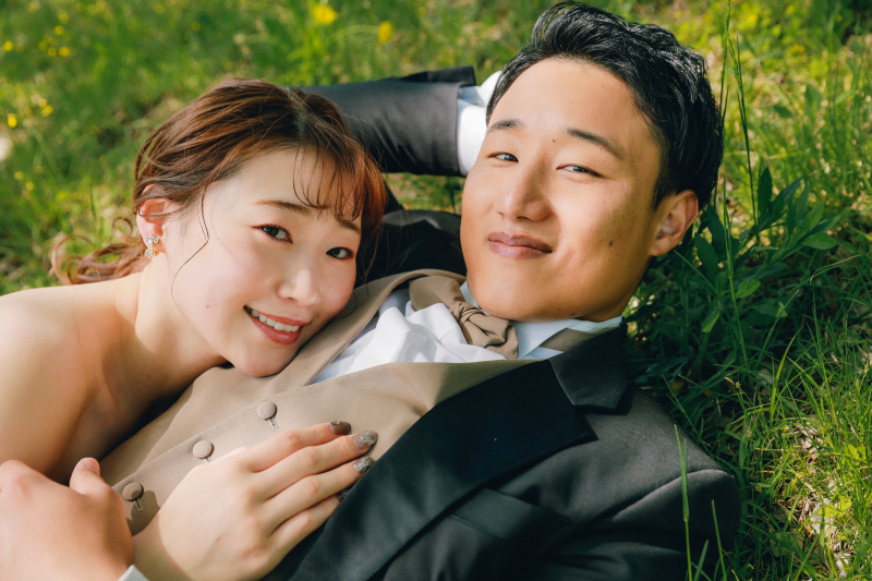 河川敷の芝の上で・・・