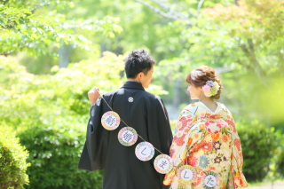 新緑の光の中で