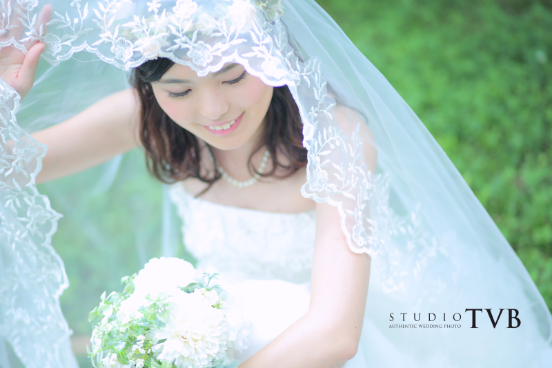 ベールに包まれて