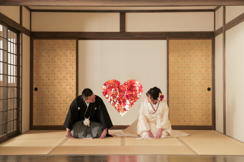 ハート形の窓で