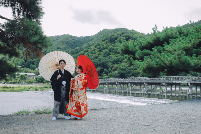 最後は渡月橋をバックに。