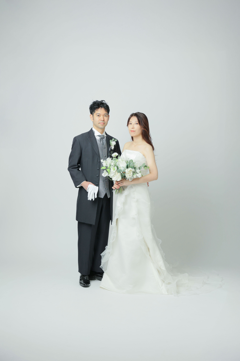 洋装でもしっかり立ち姿