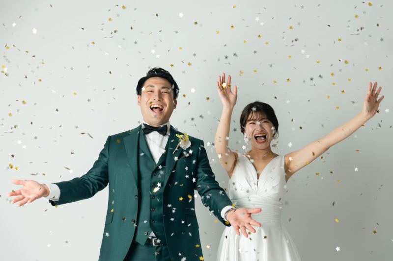 最後は紙吹雪で今どきのお写真を!