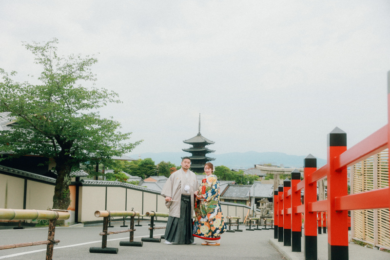 まずは八坂の塔を背景にきっちりと