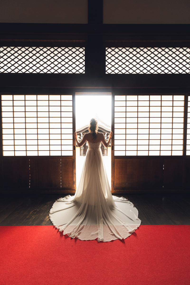 より一層豪華に感じるウェディングドレス...