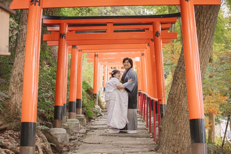 たくさんの鳥居に囲まれて