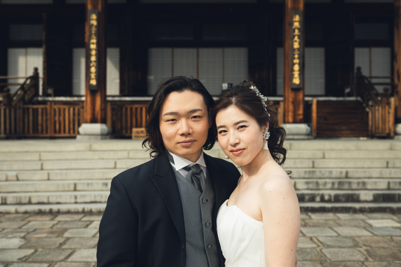 カメラをみて、ニッコリ。