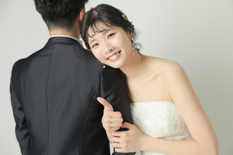 ご新郎様に寄り添うご新婦様