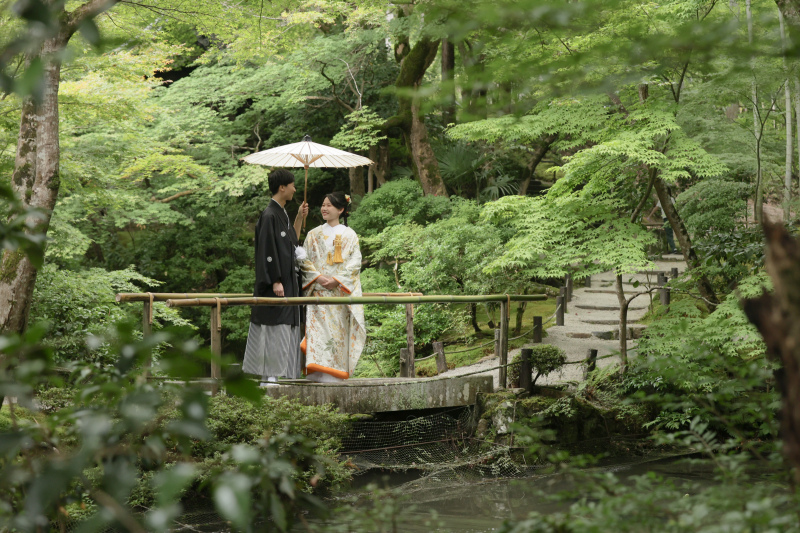 庭園の池近くで・・・
