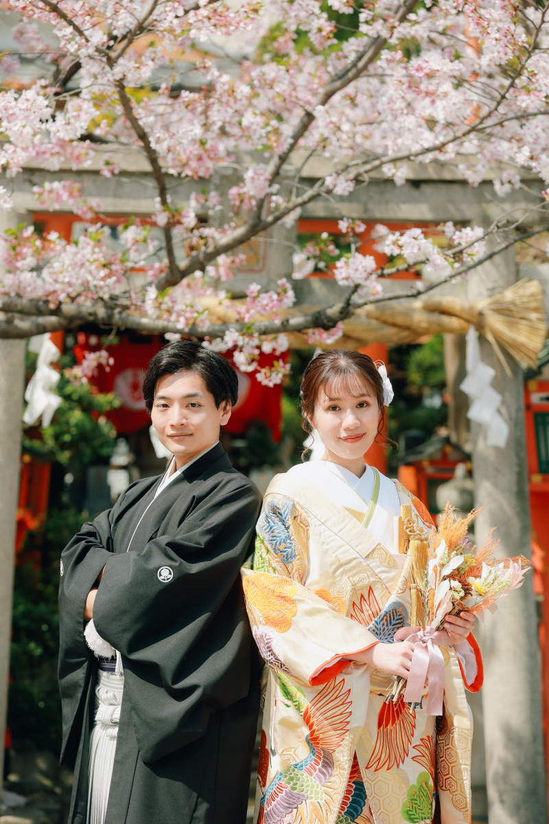 辰巳神社の入り口で