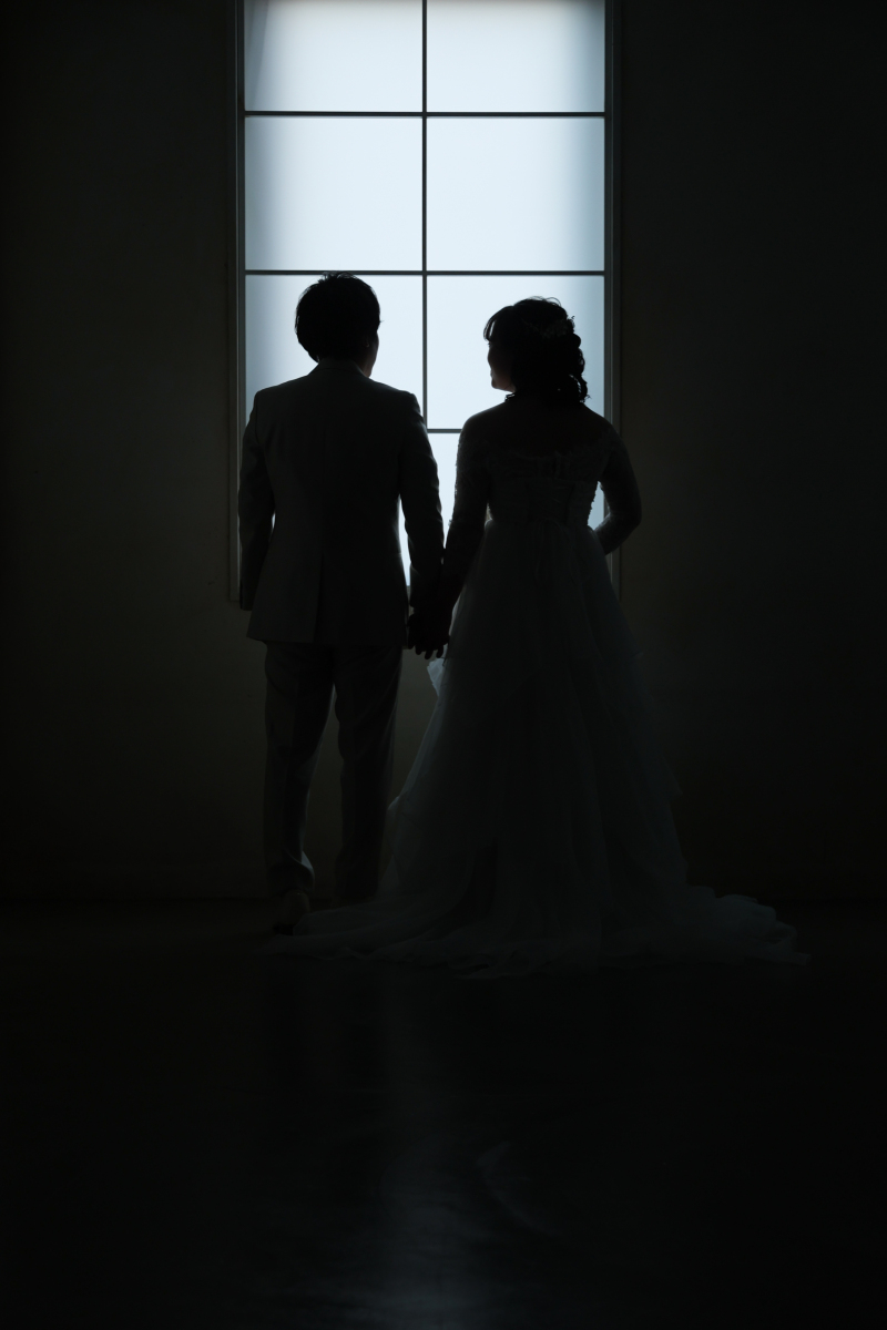 二人の影を映すかっこいいカットになっています◎