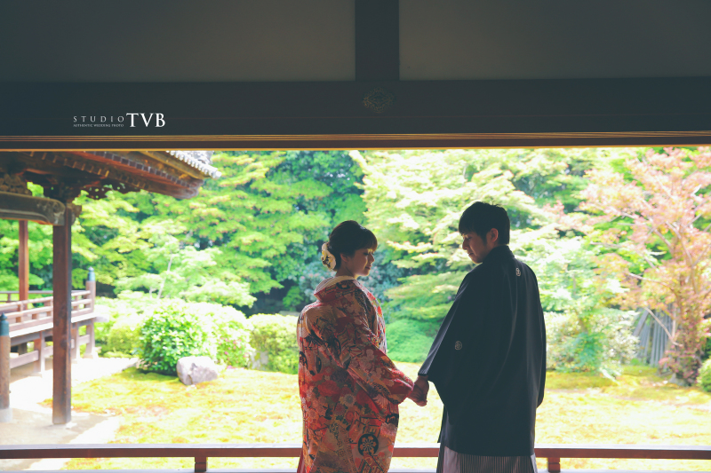 静かな仏閣にて