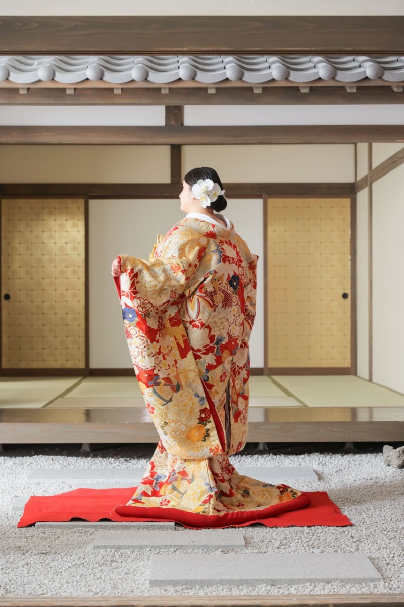 新婦様の着物を下ろしての後ろ姿も