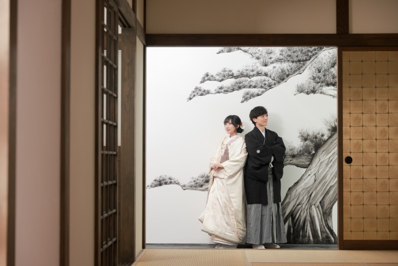 春から秋まで好きな季節で!屋内庭園で和装撮影◎