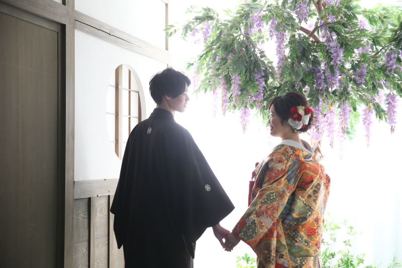 明るい日差しの中で。