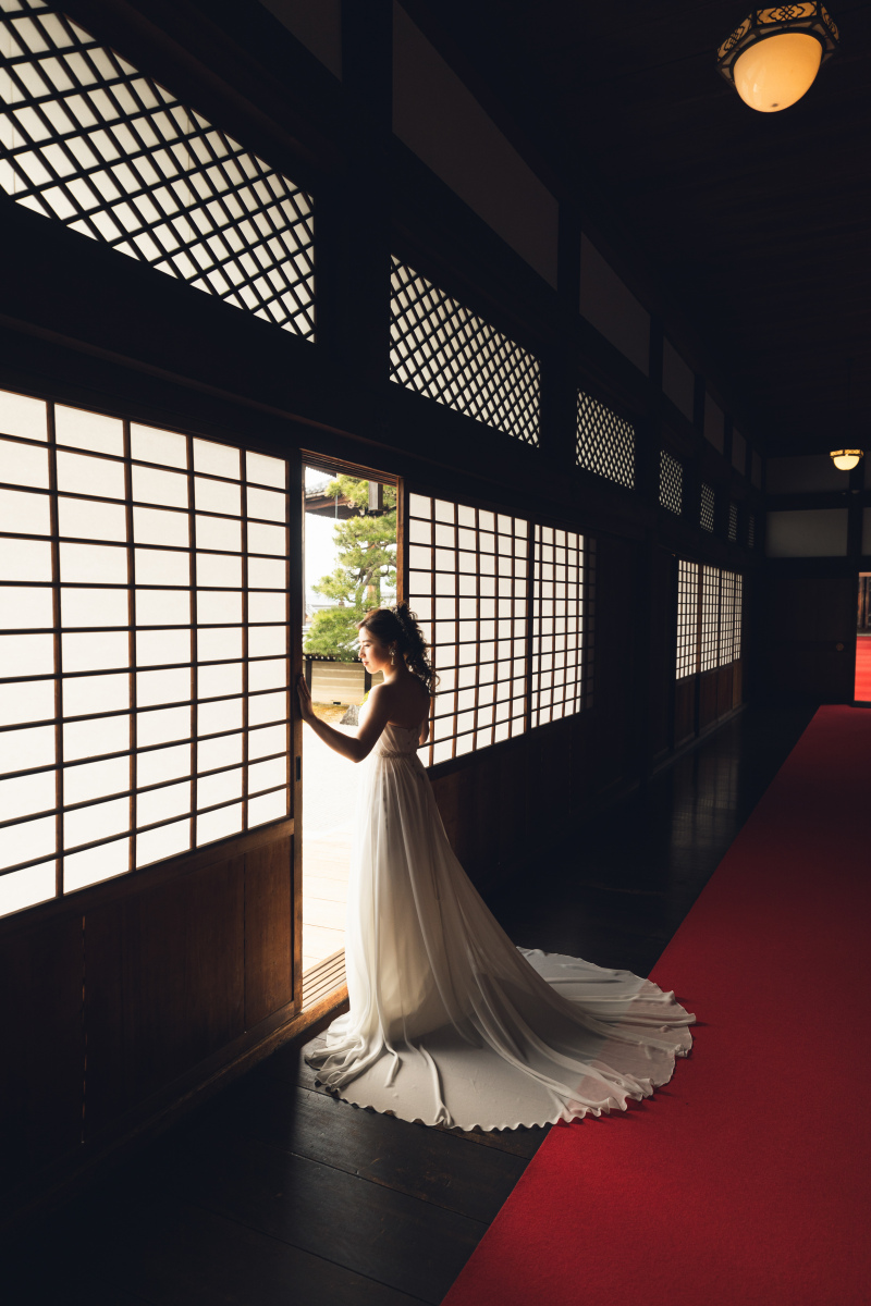 光降り注ぐ縁側で