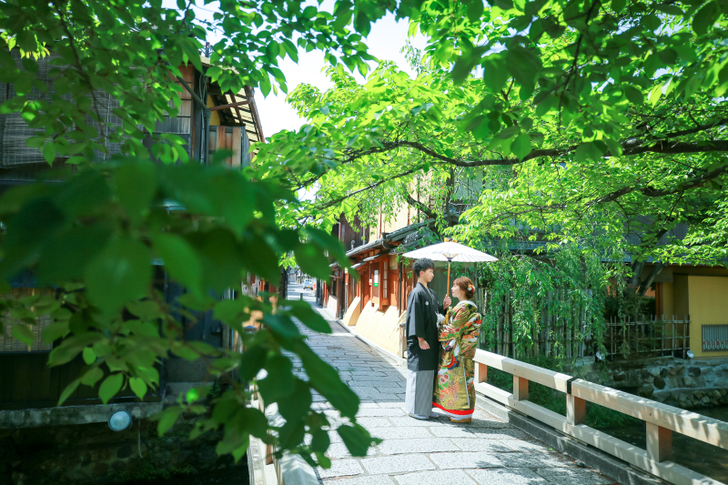 巽橋も新緑につつまれて。